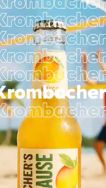 Standbild: Krombacher-Fassbrause-Flasche am Strand, der Markenname als gestapelte Typografie darüber.